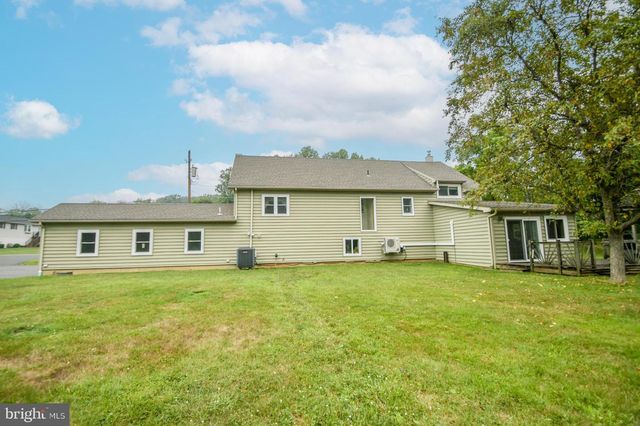 2016 ADAMS RD, East Greenville, PA 18041