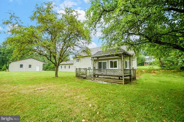 2016 ADAMS RD, East Greenville, PA 18041