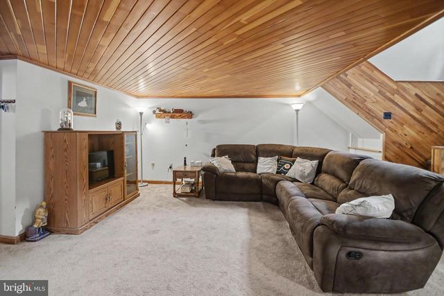 2016 ADAMS RD, East Greenville, PA 18041