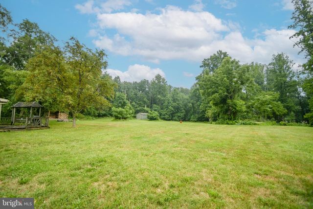 2016 ADAMS RD, East Greenville, PA 18041