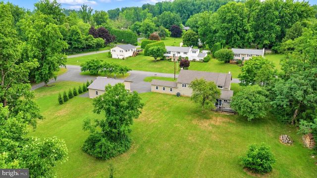 2016 ADAMS RD, East Greenville, PA 18041