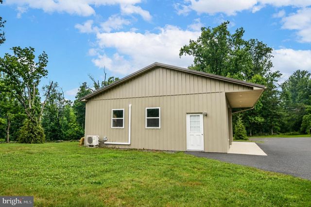 2016 ADAMS RD, East Greenville, PA 18041
