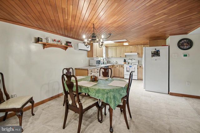 2016 ADAMS RD, East Greenville, PA 18041