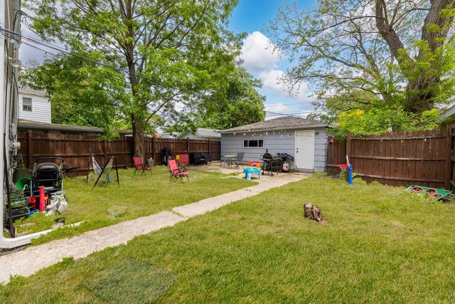 3233 Madison Avenue, Brookfield, IL 60513