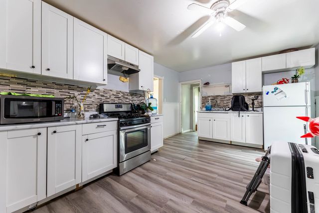 3233 Madison Avenue, Brookfield, IL 60513