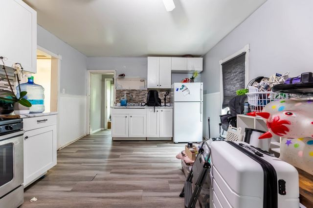 3233 Madison Avenue, Brookfield, IL 60513