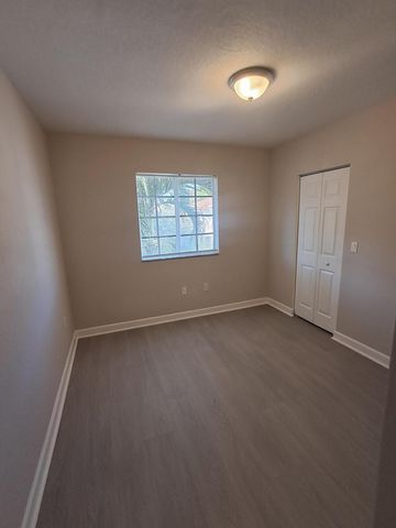 4207 Napoli Lake Drive, West Palm Beach, FL 33410