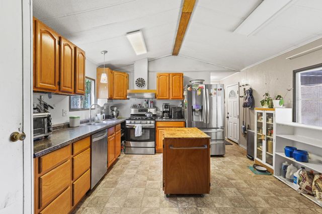 252 Meadow Lake Estates Road, Denison, TX 75021