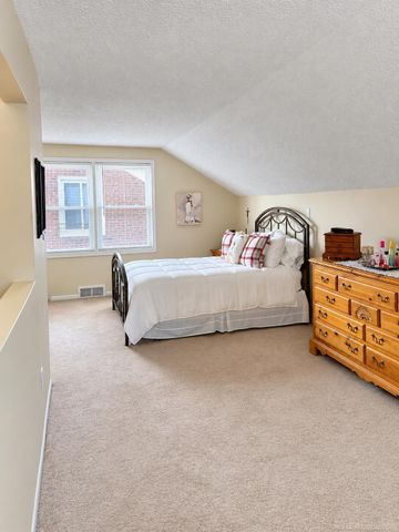 7820 Buckingham Avenue, Allen Park, MI 48101