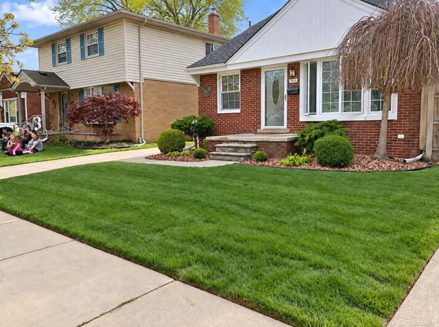 7820 Buckingham Avenue, Allen Park, MI 48101