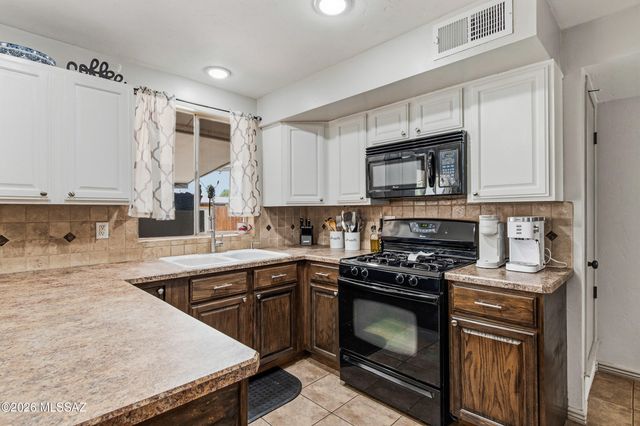 7449 E 18th Street, Tucson, AZ 85710