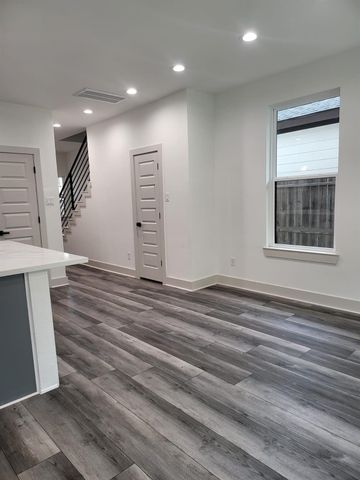 4618 Davenport Street, Houston, TX 77051