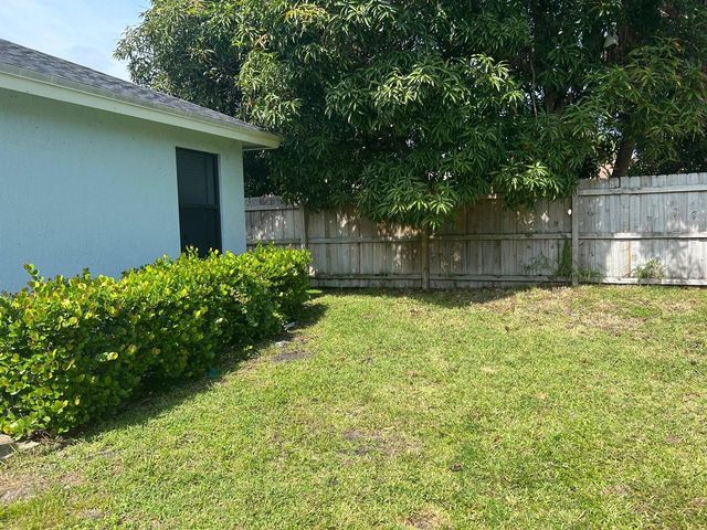 517 LA KIRKSEY Street, West Palm Beach, FL 33407