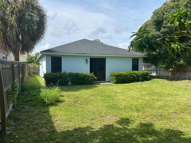 517 LA KIRKSEY Street, West Palm Beach, FL 33407