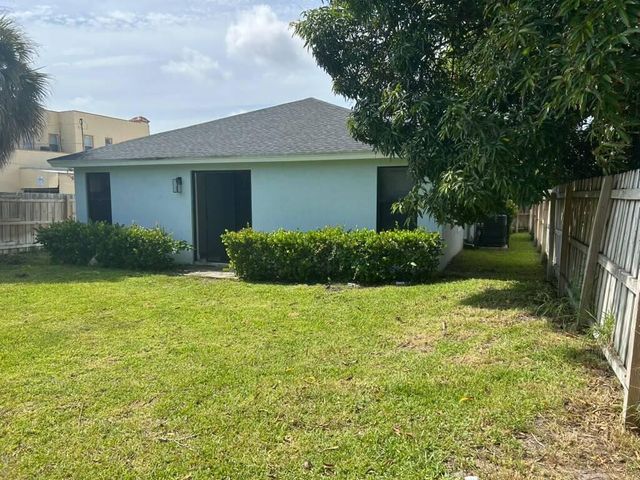 517 LA KIRKSEY Street, West Palm Beach, FL 33407
