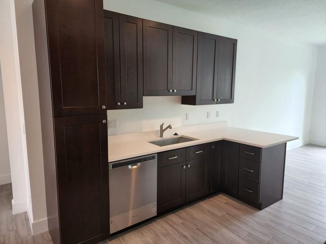 517 LA KIRKSEY Street, West Palm Beach, FL 33407