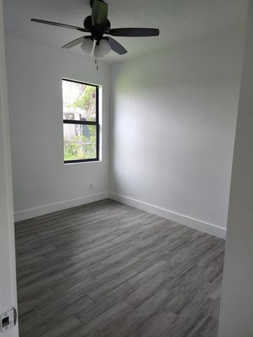 517 LA KIRKSEY Street, West Palm Beach, FL 33407