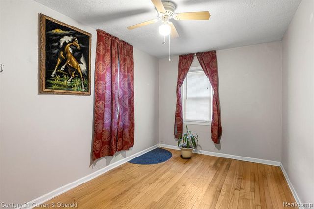 1827 Cleophus Pkwy, Lincoln Park, MI 48146