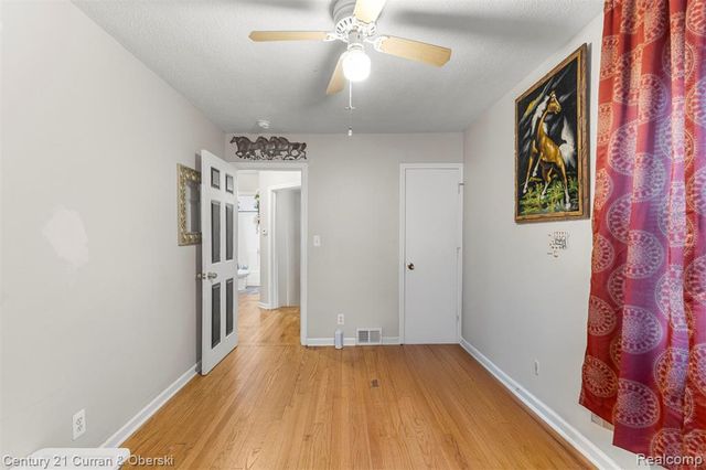 1827 Cleophus Pkwy, Lincoln Park, MI 48146