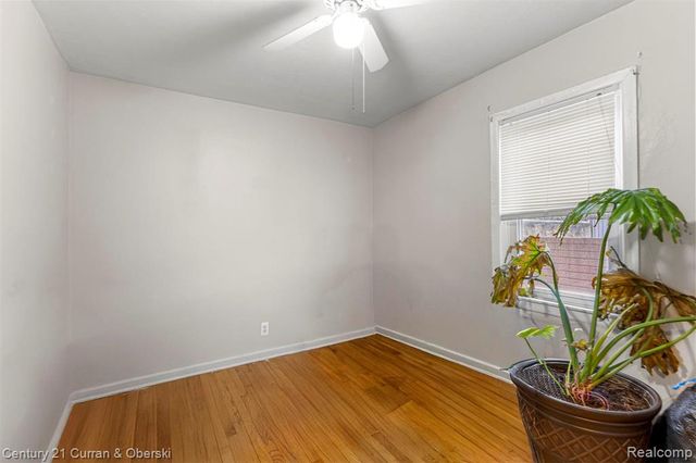 1827 Cleophus Pkwy, Lincoln Park, MI 48146