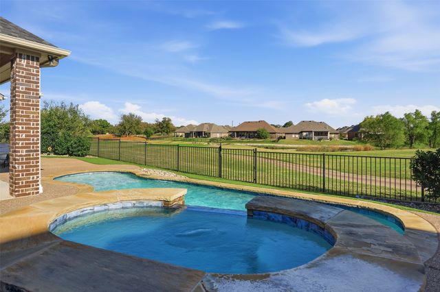 108 Spieth Court, Granbury, TX 76048