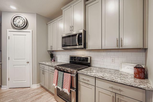 13627 Applewood Trail, Rosemount, MN 55068