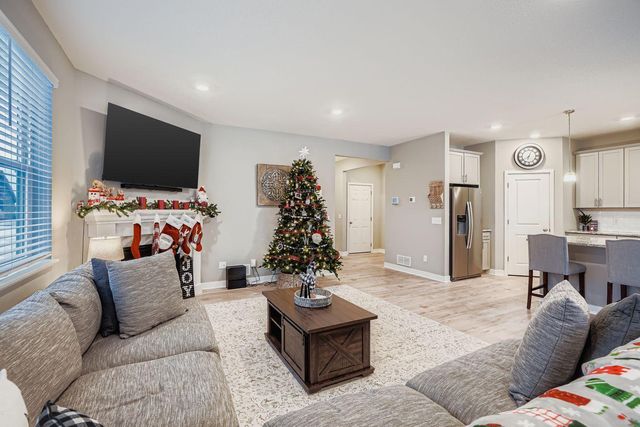 13627 Applewood Trail, Rosemount, MN 55068