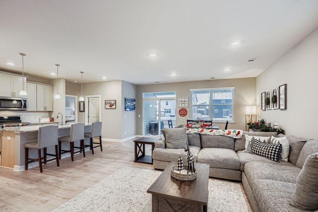 13627 Applewood Trail, Rosemount, MN 55068