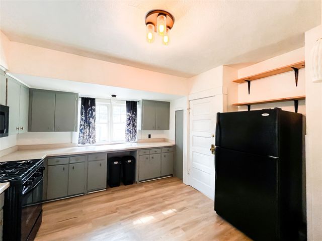 712 40th Street, Des Moines, IA 50312