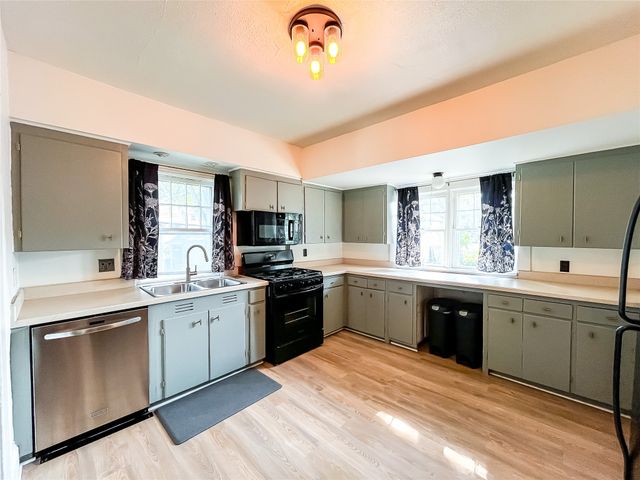 712 40th Street, Des Moines, IA 50312