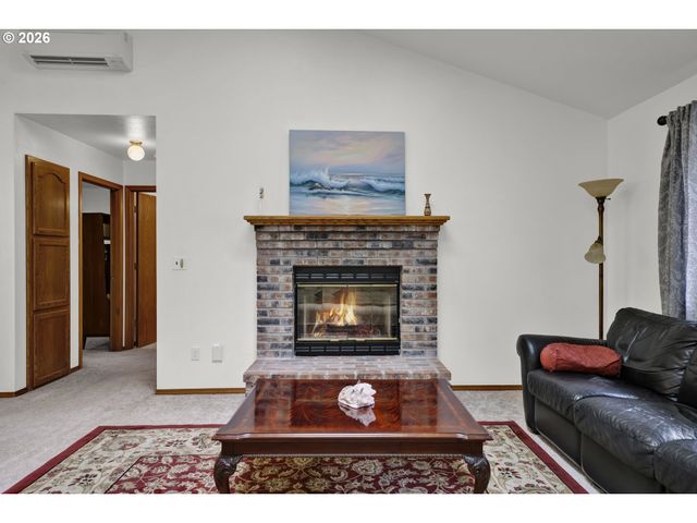 2191 WILLOW St, Florence, OR 97439