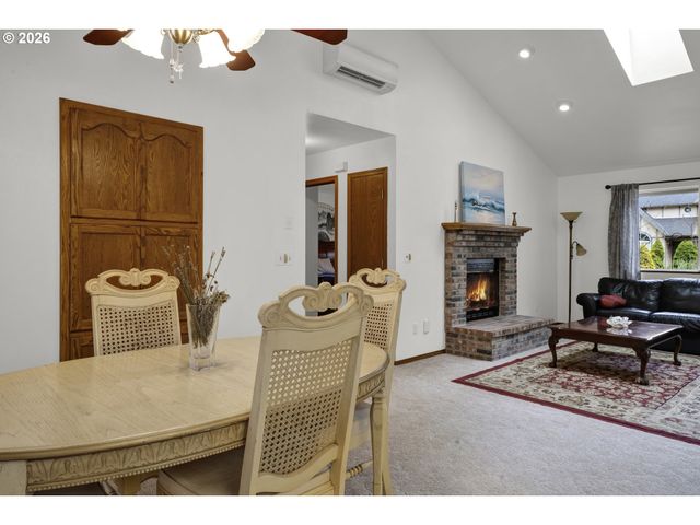 2191 WILLOW St, Florence, OR 97439