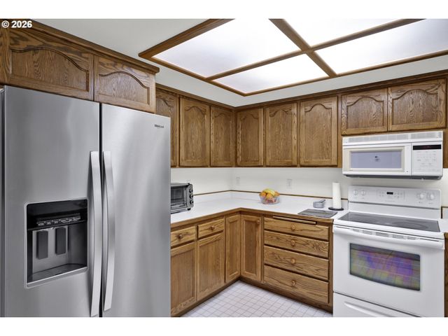 2191 WILLOW St, Florence, OR 97439