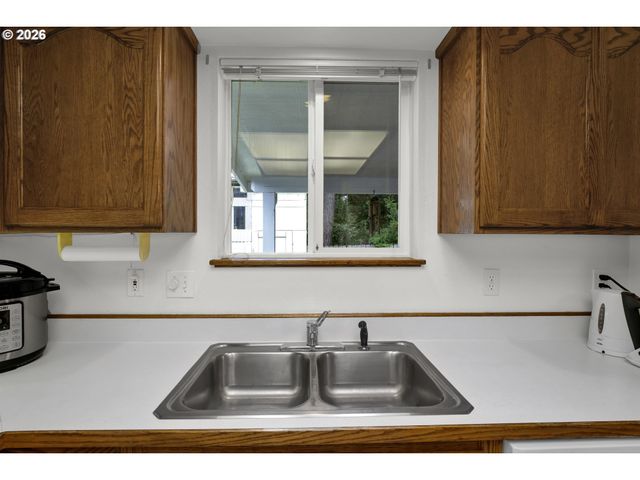 2191 WILLOW St, Florence, OR 97439