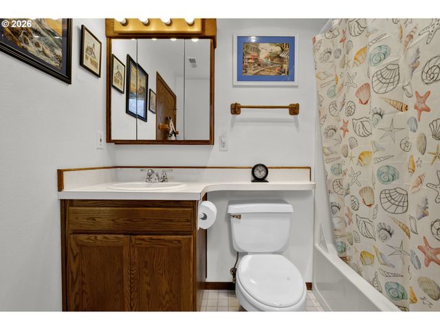 2191 WILLOW St, Florence, OR 97439