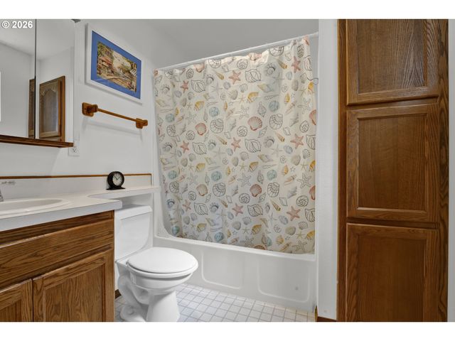 2191 WILLOW St, Florence, OR 97439