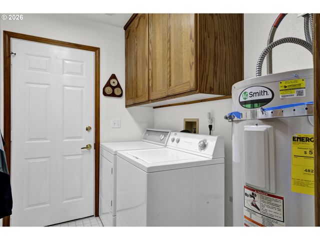 2191 WILLOW St, Florence, OR 97439