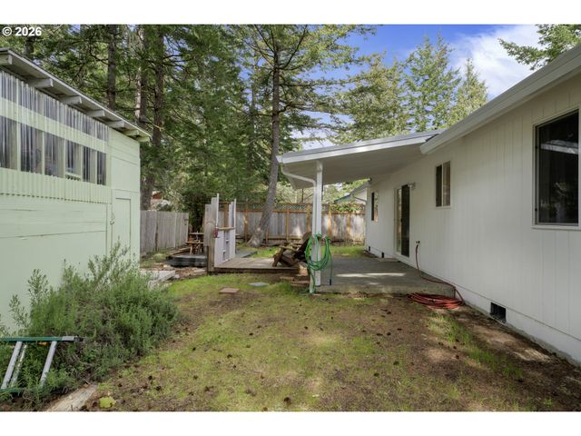 2191 WILLOW St, Florence, OR 97439
