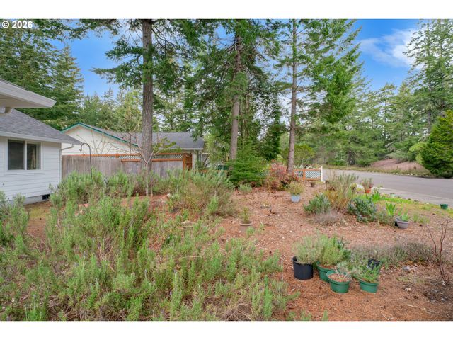 2191 WILLOW St, Florence, OR 97439