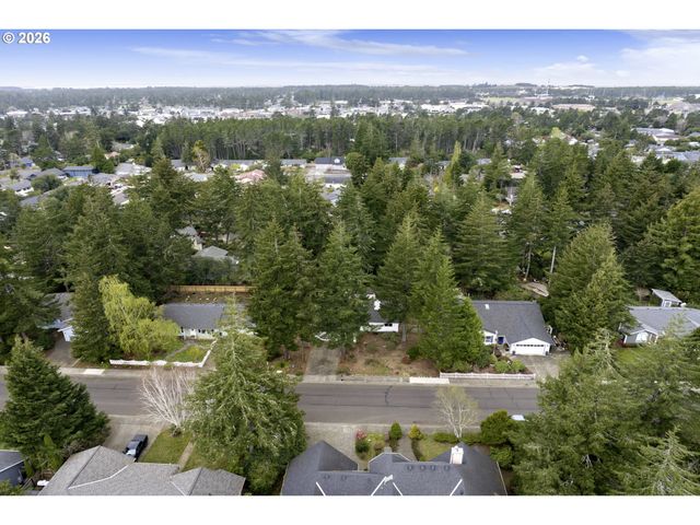 2191 WILLOW St, Florence, OR 97439