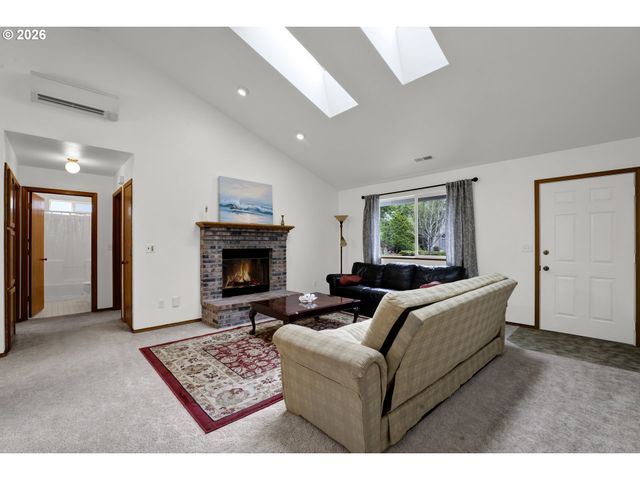 2191 WILLOW St, Florence, OR 97439