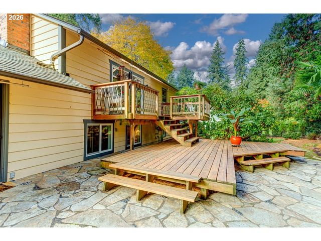 18978 Sw ARROWWOOD Ave, Lake Oswego, OR 97035