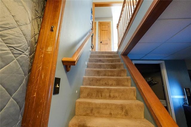 32910 E Oak Hill School Road, Oak Grove, MO 64075