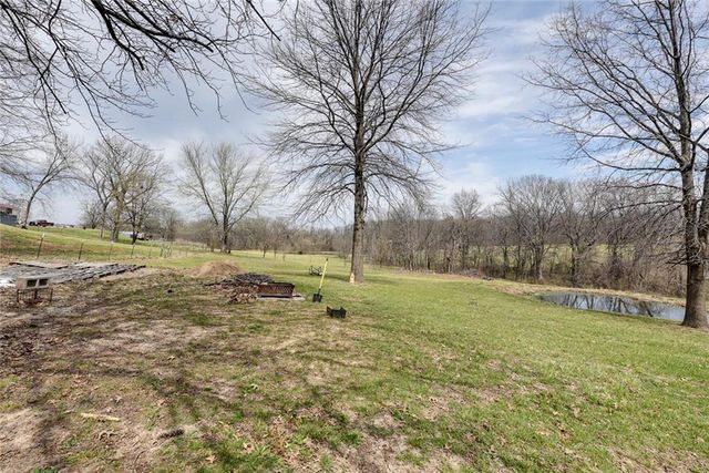 32910 E Oak Hill School Road, Oak Grove, MO 64075