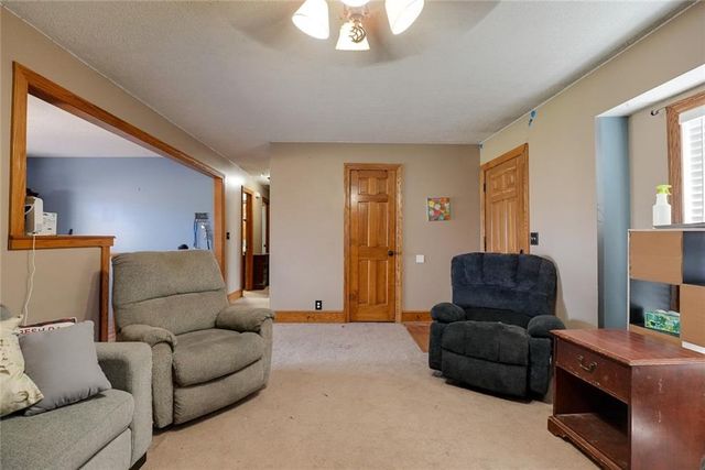 32910 E Oak Hill School Road, Oak Grove, MO 64075