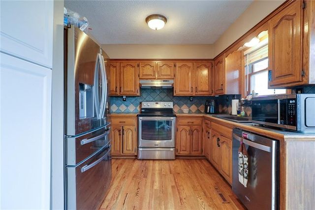 32910 E Oak Hill School Road, Oak Grove, MO 64075