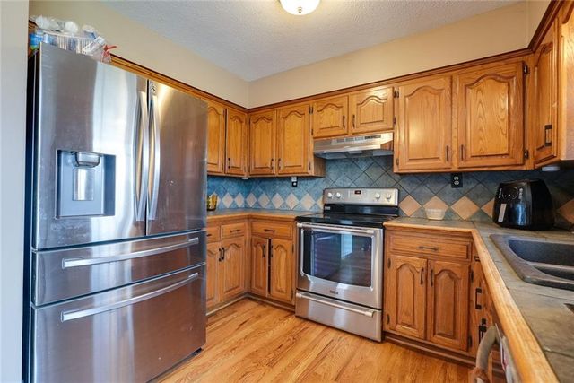 32910 E Oak Hill School Road, Oak Grove, MO 64075