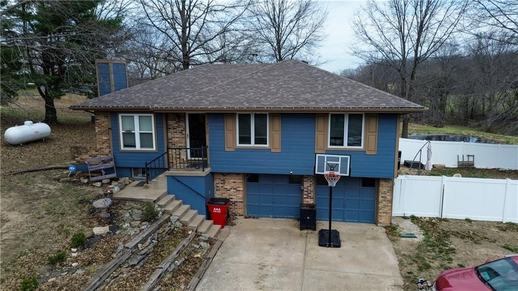 32910 E Oak Hill School Road, Oak Grove, MO 64075