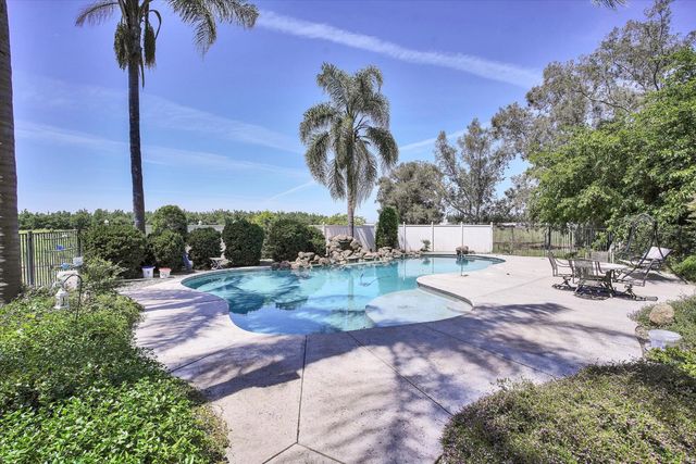 4611 Heather Hills Ln, Oakdale, CA 95361