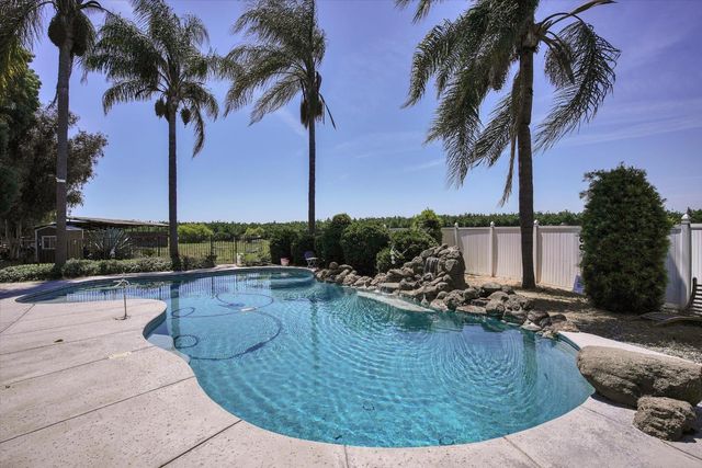 4611 Heather Hills Ln, Oakdale, CA 95361